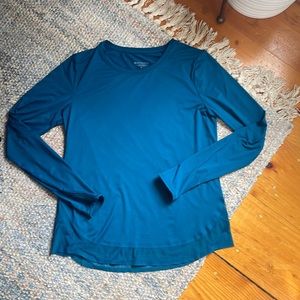 Athleta LS workout shirt small